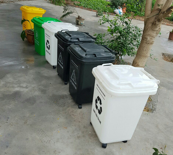 thùng rác nhựa 30 lít 4 bánh xe